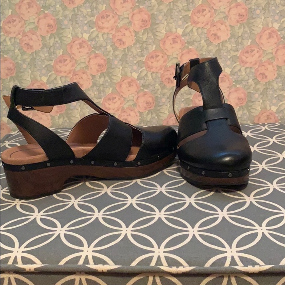 Vionic Day Faye Tatar’s Clogs